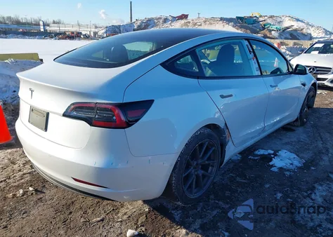 2021 Tesla Model 3 Standard Range Plus Rear-Wheel Drive z USA, uszkodzony, nr VIN 5YJ3E1EA4MF919903